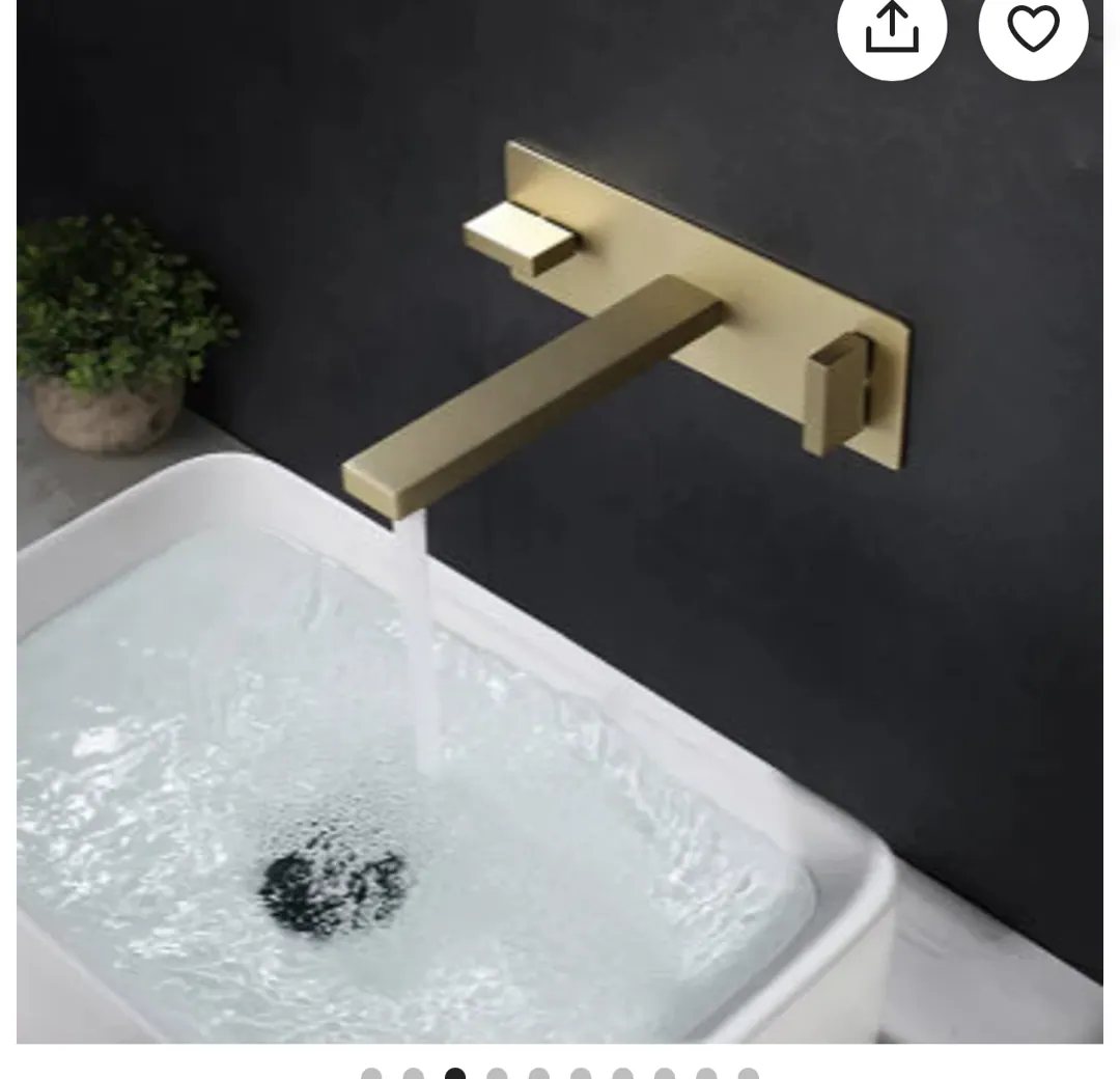 Badkamer met bad- en sanitairafvoeren