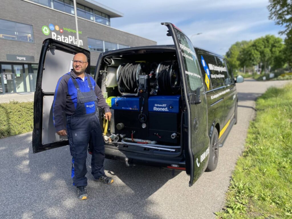 MMA Ontstoppingsdienst aan het werk